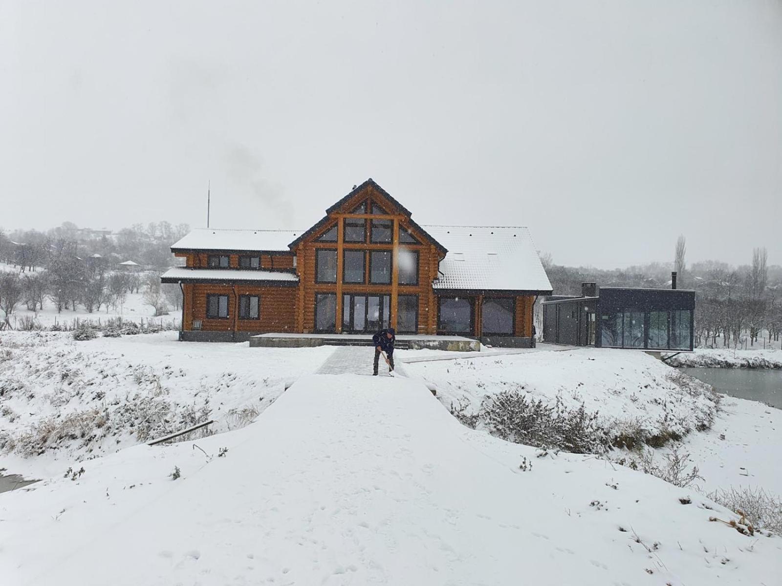 Mountain Lake Jbs Hotel Focşani Buitenkant foto