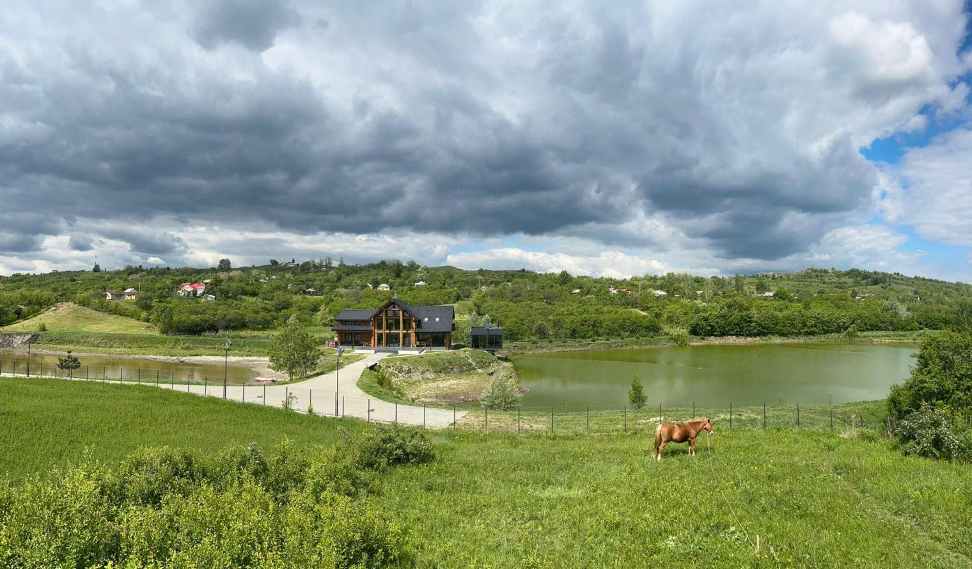 Mountain Lake Jbs Hotel Focşani Buitenkant foto