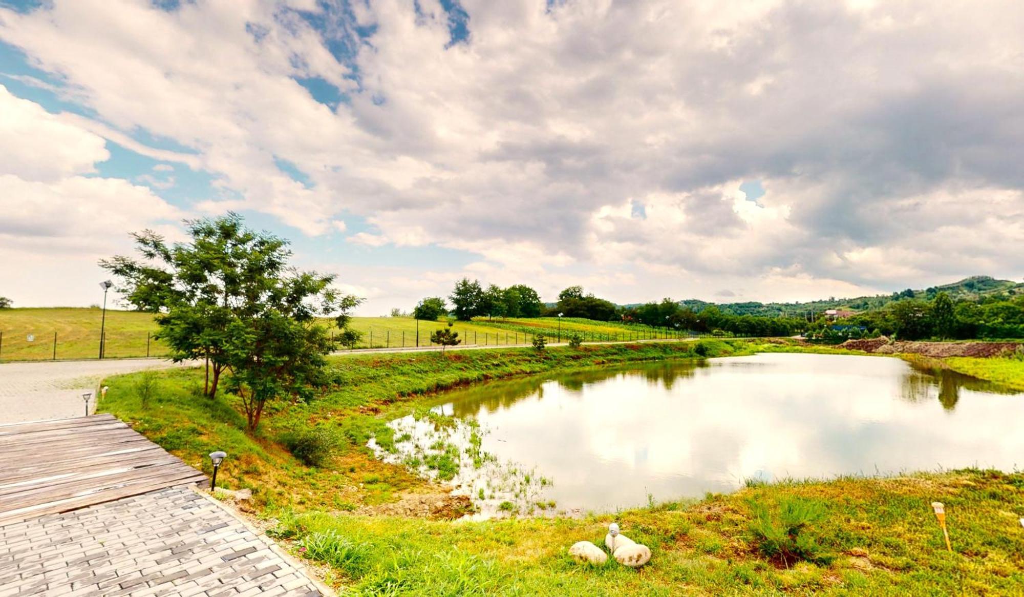 Mountain Lake Jbs Hotel Focşani Buitenkant foto